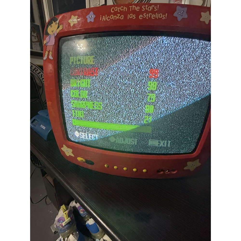 DORA THE EXPLORER 13" COLOR CRT 2005 RED GAMING TV DTE313 POWER TESTED WORKING